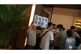 追讨债务，是许多人在生活中都可能遇到的问题。那么，面对这种情况，我们是否需要请律师来帮忙呢？这其实是一个需要根据具体情况来定的问题。下面，我就来和大家聊聊这个话题。